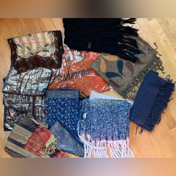 9️⃣🧣Lot of 9 Random Scarves-Varying Colors/Sizes/Brands/Materials/Conditions - Picture 10 of 17